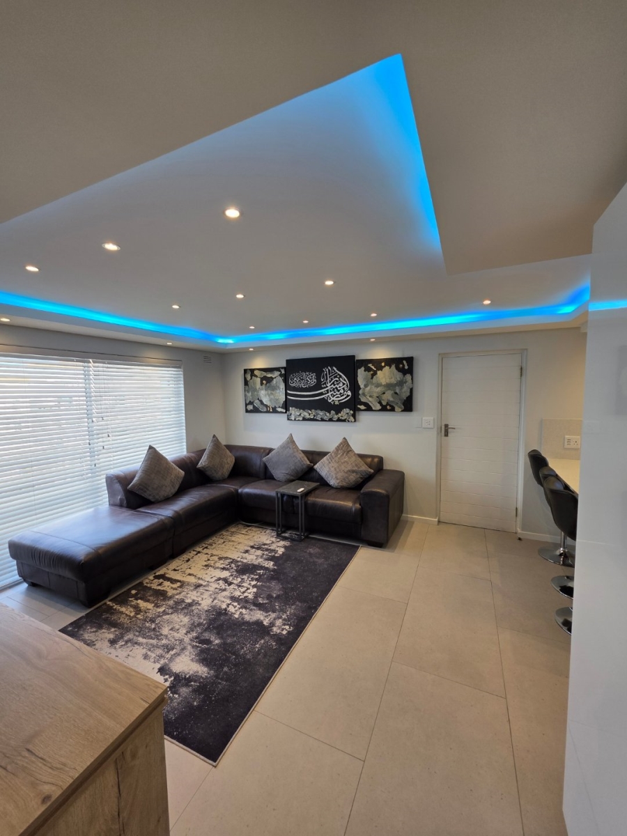 2 Bedroom Property for Sale in Lansdowne Western Cape